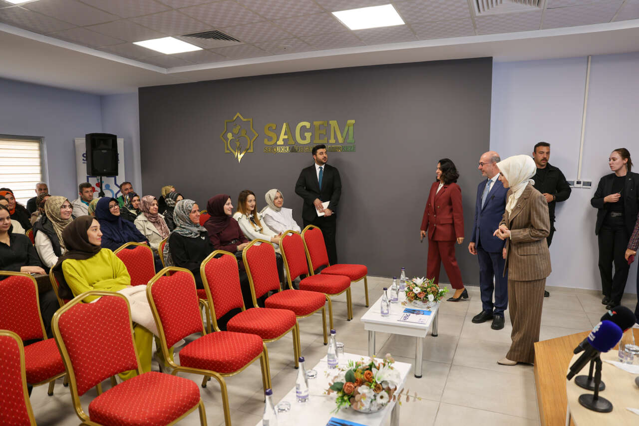 Bakan Göktaş, Konya’daki merkezi Türkiye’ye örnek gösterdi 6